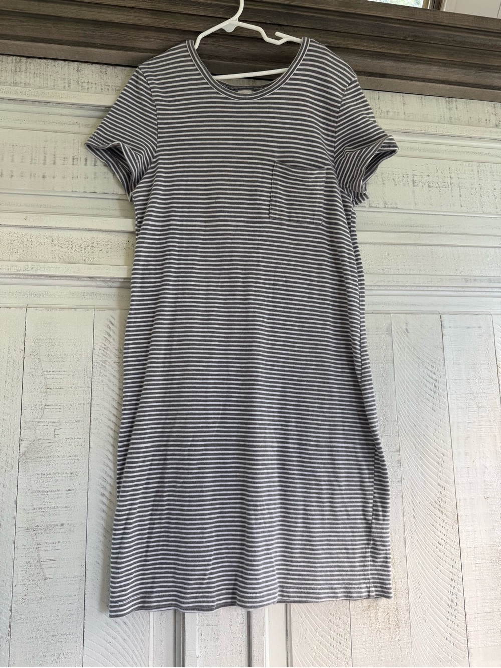Old Navy Striped Midi T-Shirt Dress - Gray & White